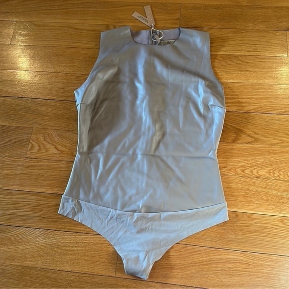 SKIMS FAUX LEATHER CREW NECK BODYSUIT in Cement NWT - Picture 1 of 6
